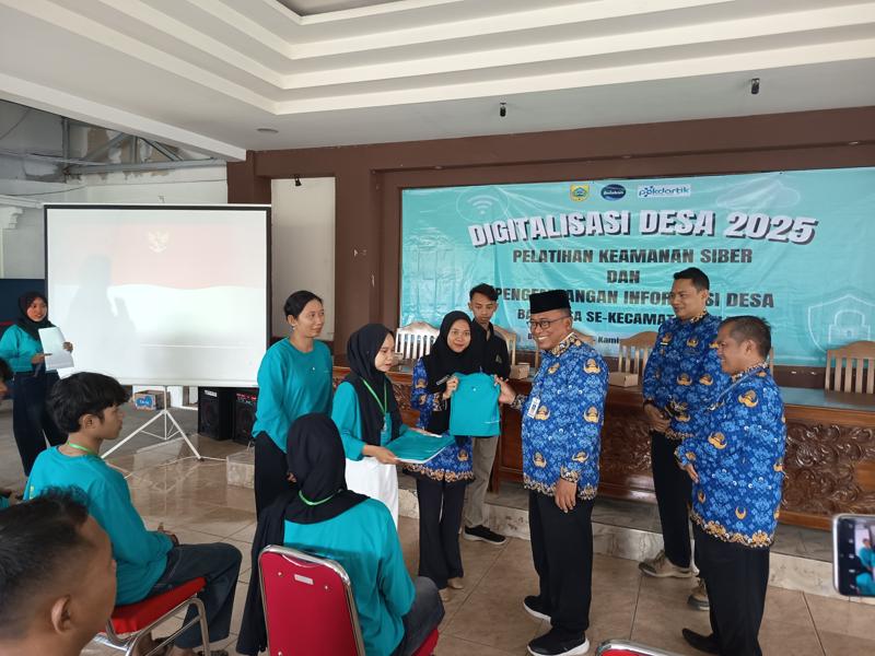 Pembukaan Pelatihan Keamanan Siber dan Pengembangan Informasi Desa
